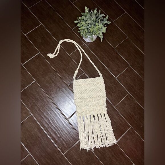 Accessories by Lindex Ivory Macrame crochet tasseled crossover - Picture 1 of 7